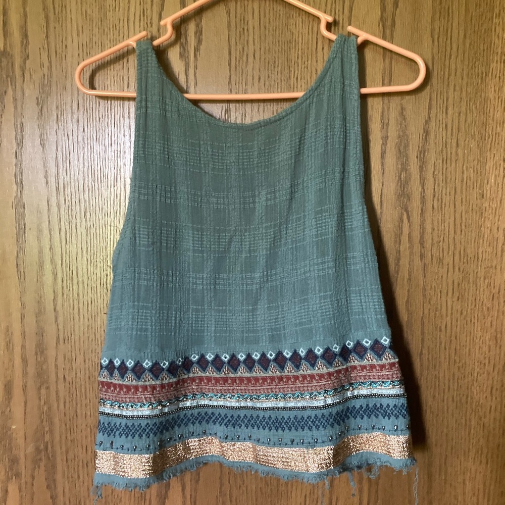 Detailed flowy tank top